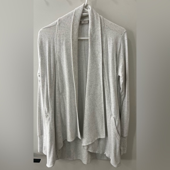 NWOT ATHLETA PRANAYAMA WRAP CARDIGAN HEATHER GREY SIZE Small - Picture 7 of 13
